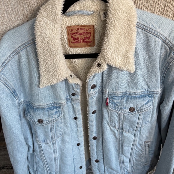 Levi's Sharp Lined Denim Trucker Jacket-Size L (new) - Picture 4 of 4